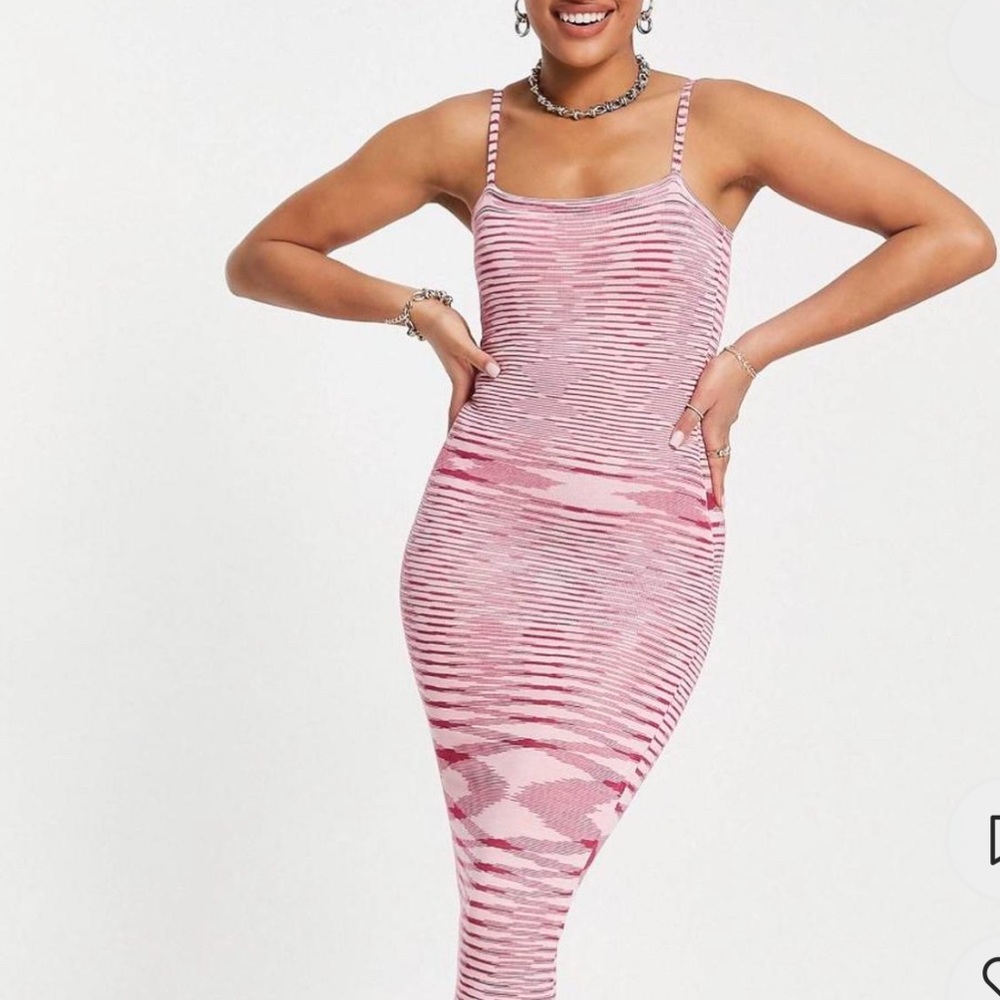 SNDYS midi tight pink dress